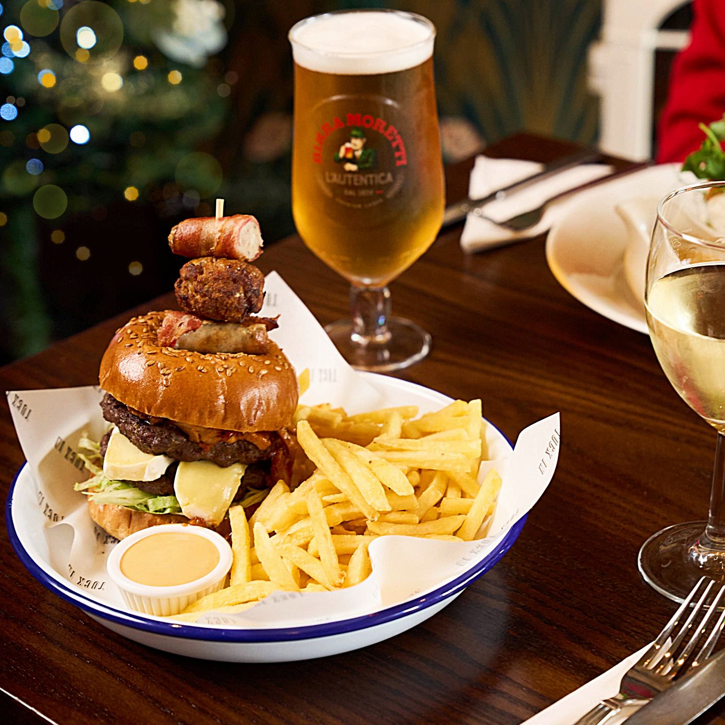 Festive Lunch & Dinner at The Horn & Trumpet in Stoke-On-Trent